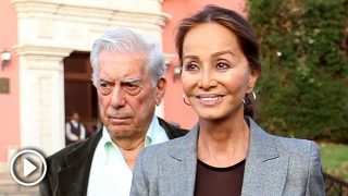 Isabel Preysler, a punto de caer al suelo al preguntarle por su boda con Vargas Llosa / Gtres