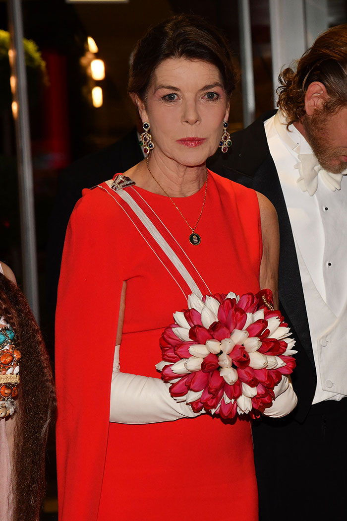 Carolina de Mónaco vestido rojo Letizia