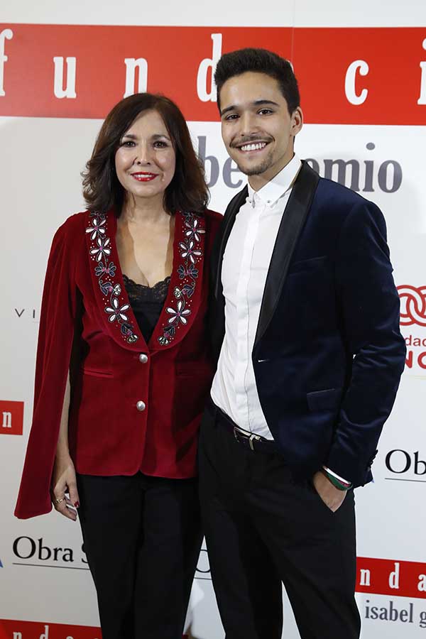 Isabel Gemio y su hijo Diego