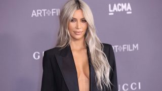 A Kim Kardashian le encanta presumir de escote / Gtres