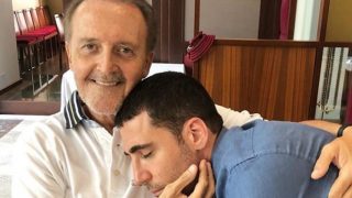 Miguel Ángel Silvestre junto a su padre en el mes de verano /Gtres