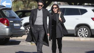 Miguel Ángel Silvestre y Belén López llegando al tanatorio / Gtres