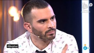 Suso Álvarez, dividido entre su madre y Aurah Ruiz./Mediaset