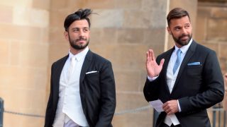 Ricky Martin y Jwan Yosef, en la boda de Eugenia de York / Gtres.