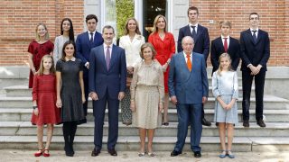 La Familia Real posando en el cumpleaños de la reina Sofía / Gtres