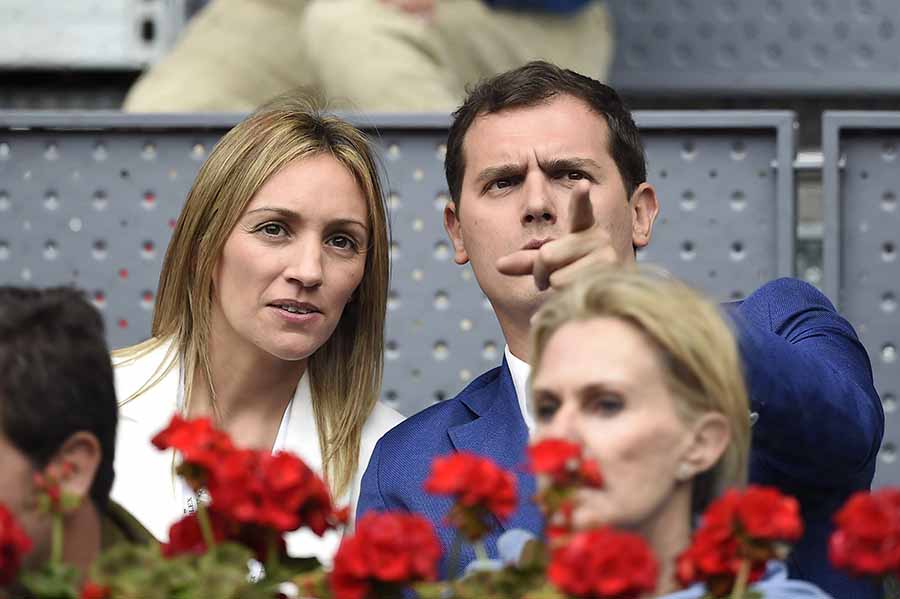 Albert Rivera y Beatriz Tajuelo durante el Open de Tenis de Madrid de 2016 