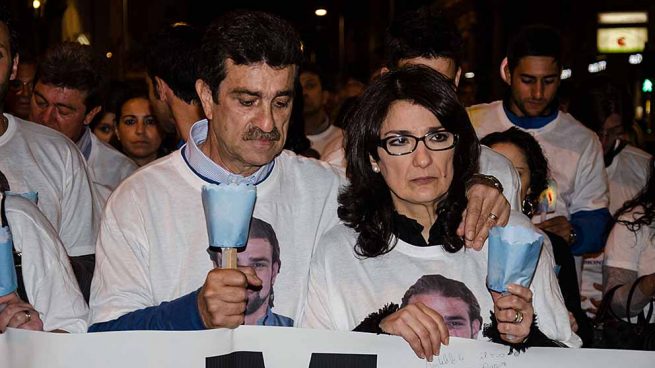 padres de Mario Biondo durante un homenaje a su hijo en Palermo en 2014