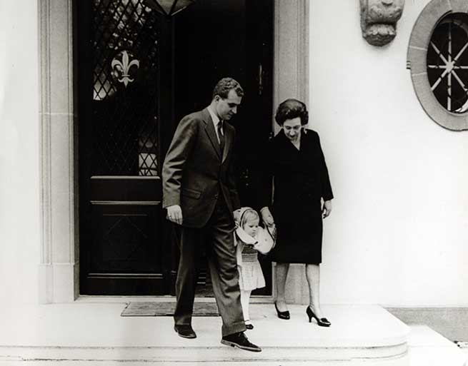 Don Juan Carlos I, su madre y la infanta Elena 