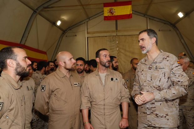 El rey Felipe celebra su cumpleaños con una visita sorpresa a las tropas españolas en Irak