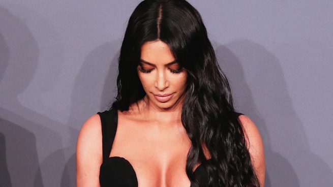 Escote de kim kardashian y otros looks de los amFAR