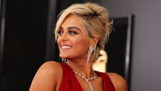 Bebe Rexha radiante durante la última edición de los Grammy / Gtres