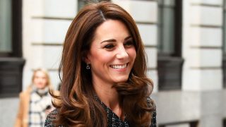 GALERÍA: El look con minifalda de Kate MIddleton de pies a cabeza / Gtres