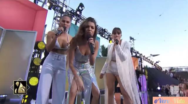 Aitana, Ana Guerra y Greeicy durante su actuación en los Premios Lo Nuestro