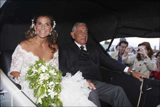 Arantxa junto a su padre, Emilio Sánchez, el día de su boda / Gtres