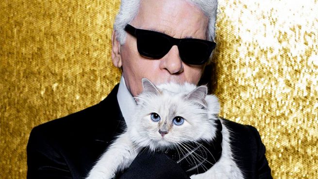 El diseñador Karl Lagerfeld y su gata Choupette