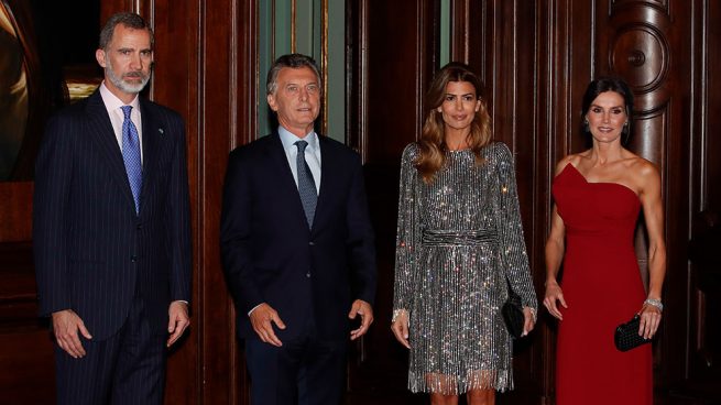 Letizia saca la artillería pesada y viste moda ‘argentina’ en su despedida de Buenos Aires