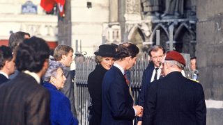 El príncipe Carlos de Inglaterra y Lady Di a las puertas de la catedral /Gtres