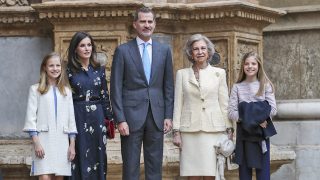 La Familia Real a las puertas de la catedral de Palma / Gtres