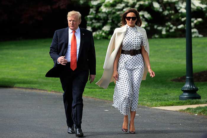 Melania Trump con vestido de lunares