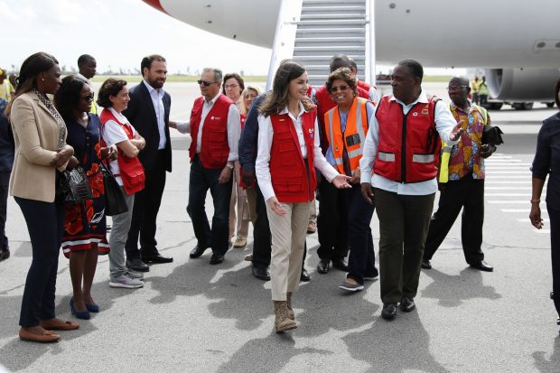 Doña Letizia cierra su agenda en Mozambique con una visita a la zona cero