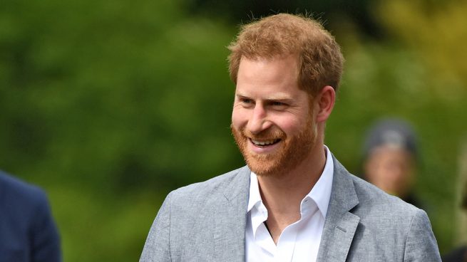 El príncipe Harry se salta la baja y sigue el ejemplo de la Reina