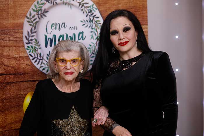 Alaska y su madre América