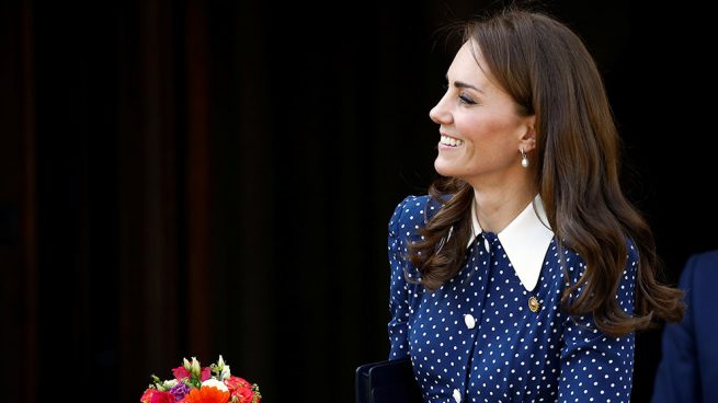 Kate Middleton desafía a la Reina enseñando ‘cacha’