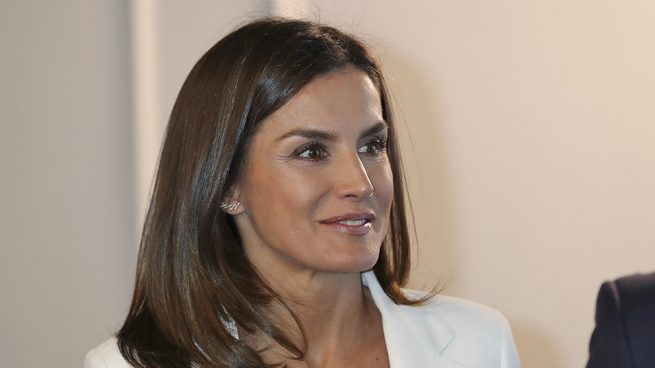 Letizia inaugura el verano con su imagen más bronceada