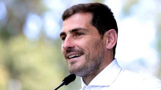 Iker Casillas, cuando recibió el alta médica en Oporto / Gtres