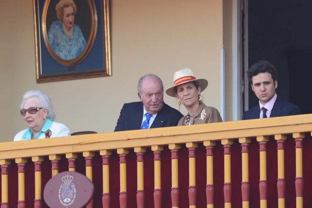 El Rey Juan Carlos acompañado por su hermana, Doña Pilar, su hija, la Infanta Elena y su nieto Froilán