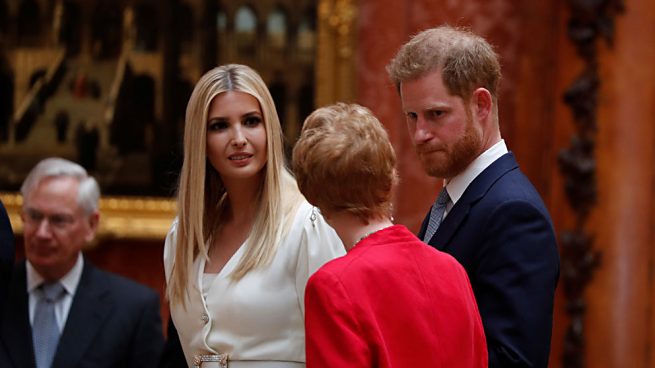 El príncipe Harry cambia a Meghan por Ivanka tras la polémica con Trump