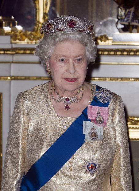 La reina Isabel saca la artillería pesada y eclipsa a Melania Trump
