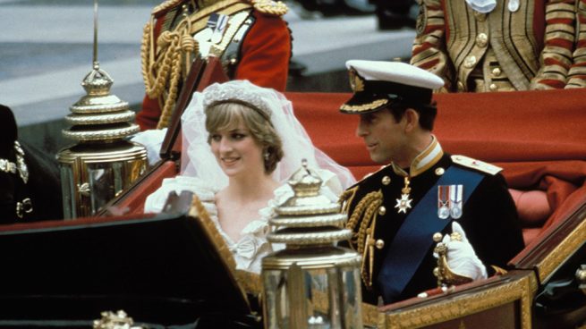 ¿Por qué se ha convertido en noticia el traje de boda de Diana de Gales?