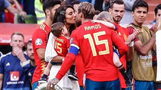 Sergio Ramos y Pilar Rubio, durante el último partido de la Selección Española / Gtres