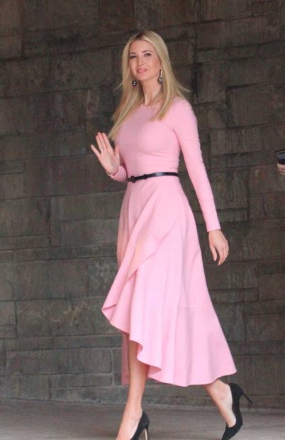 Ivanka Trump con vestido rosa de Oscar de la Renta en Washington