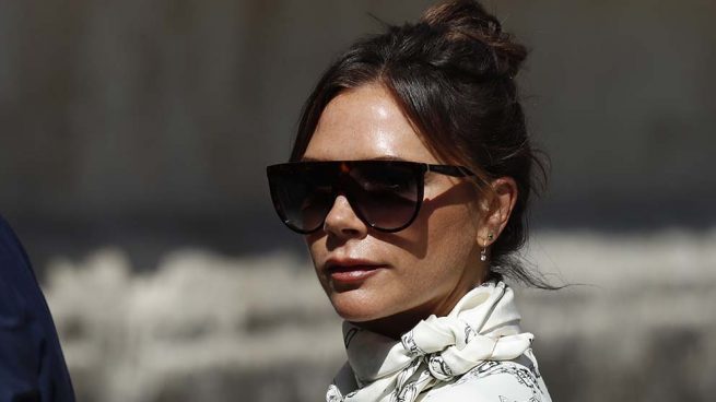 Victoria Beckham se inspira en Meghan Markle para saltarse el protocolo de la boda de Sergio Ramos y Pilar Rubio