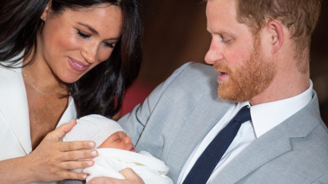 Meghan Markle y el príncipe Harry enseñan una nueva imagen de su bebé