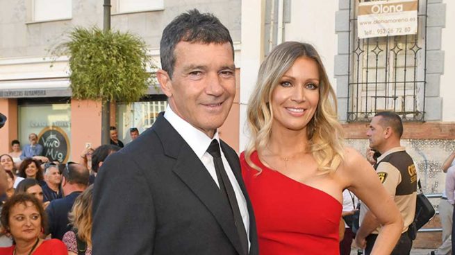 Antonio Banderas y Nicole Kimpel a su llegada a la entrega de premios en Málaga