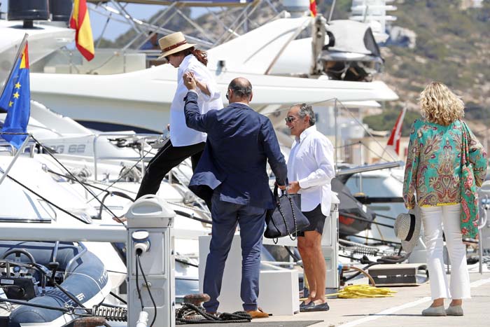 Ana Rosa Quintana y su marido disfrutando de las vacaciones del verano de 2019 / GTRES