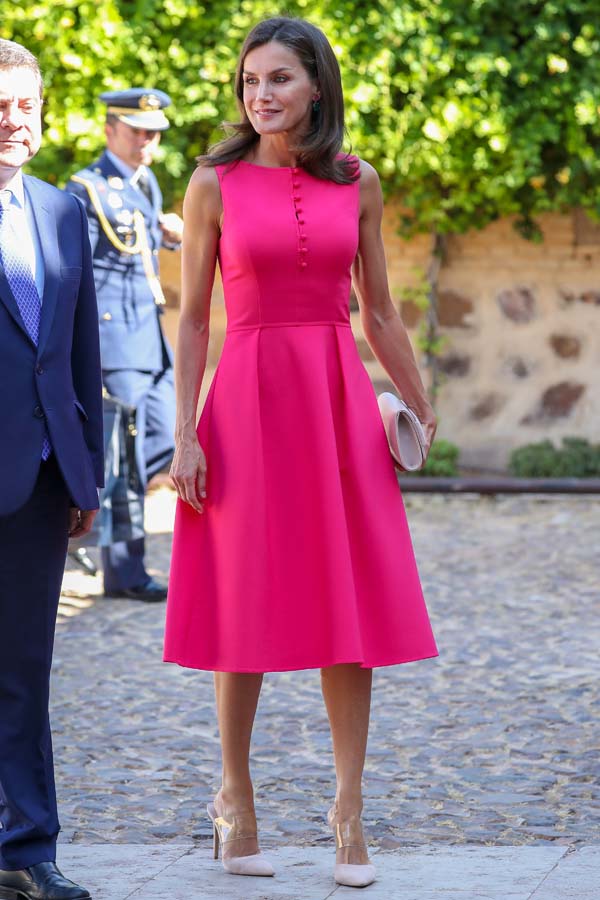 Moda: Letizia llena de color su agenda con uno de sus vestidos menos vistos