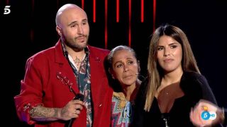 Isabel Pantoja junto a sus hijos tras pedirles que se abrazasen / Mediaset