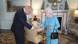 La reina Isabel y Boris Johnson / Gtres