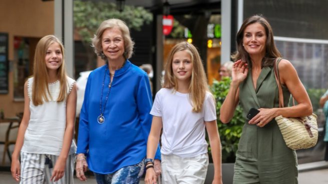 Letizia y Sofía, mañana de compras antes del posado oficial