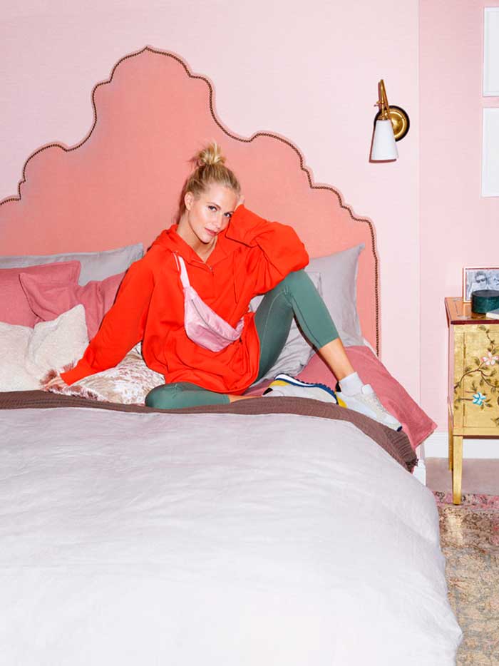 Poppy Delevingne en el dormitorio de su casa/ H&M