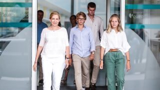Don Juan Carlos recibe la visita sorpresa de la infanta Cristina y sus hijos / Gtres
