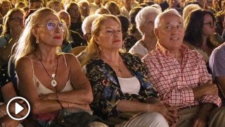 Gloria Mohedano, junto a Rosa Benito, muy emocionada en el homenaje a Rocío Jurado / Gtres