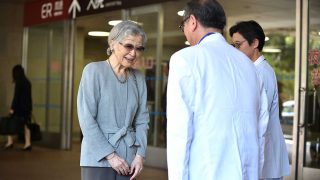 La emperatiz Michiko de Japón recibe el alta médica / Gtres