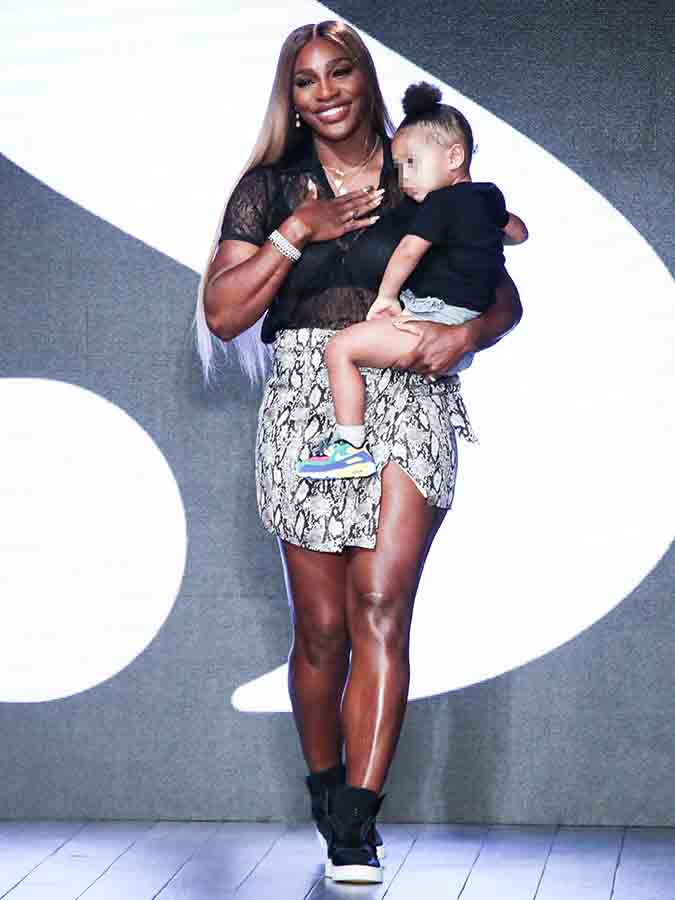 Serena Williams en la Semana de la moda de Nueva York junto a su hija Olympia / GTRES