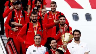 Así ha sido la triunfal llegada a España de los ganadores del Mundial de Baloncesto/ Gtres