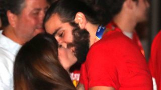 Galería: el beso de Ricky Rubio a su novia en su noche más especial / Gtres